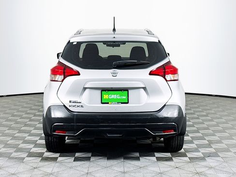 Used 2019 Nissan Kicks S image 8