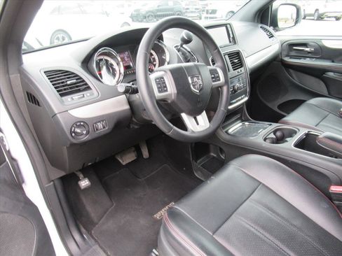 Used 2017 Dodge Grand Caravan GT image 16
