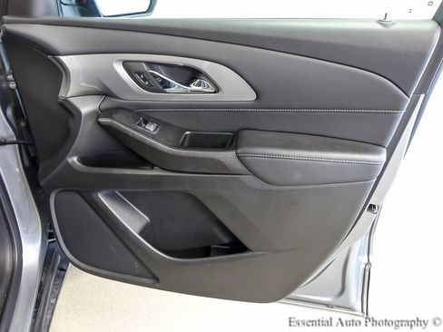 Used 2023 Chevrolet Traverse LT FWD image 25