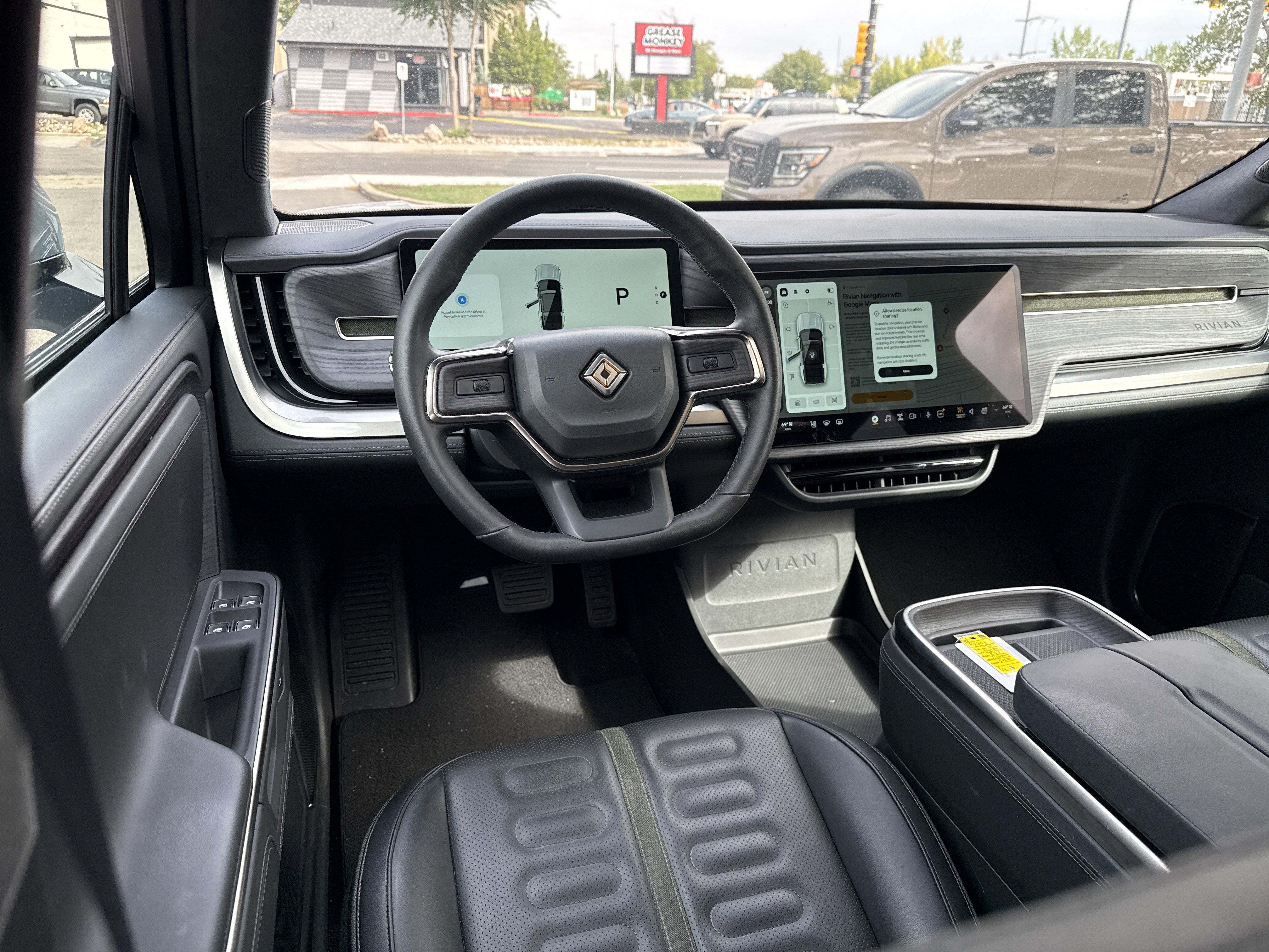 Used 2025 Rivian R1S Adventure Dual AWD/4WD image 12