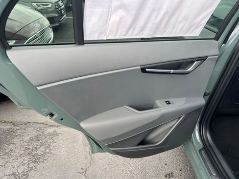 New 2025 Kia Niro SX Touring image 16
