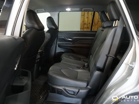 Used 2025 Toyota Grand Highlander AWD image 26
