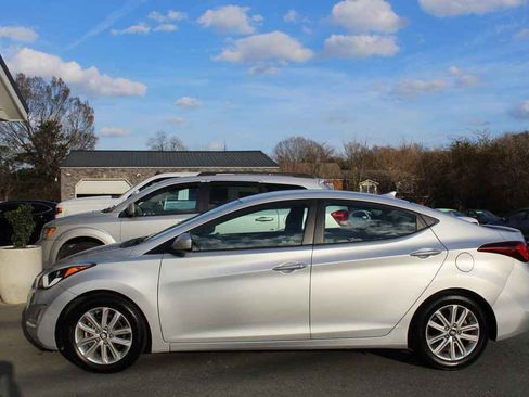 Used 2015 Hyundai Elantra SE w/ Option Group 02 image 9