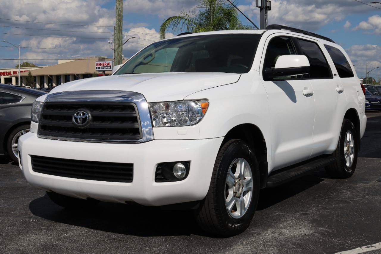 Used 2013 Toyota Sequoia SR5 RWD image 2