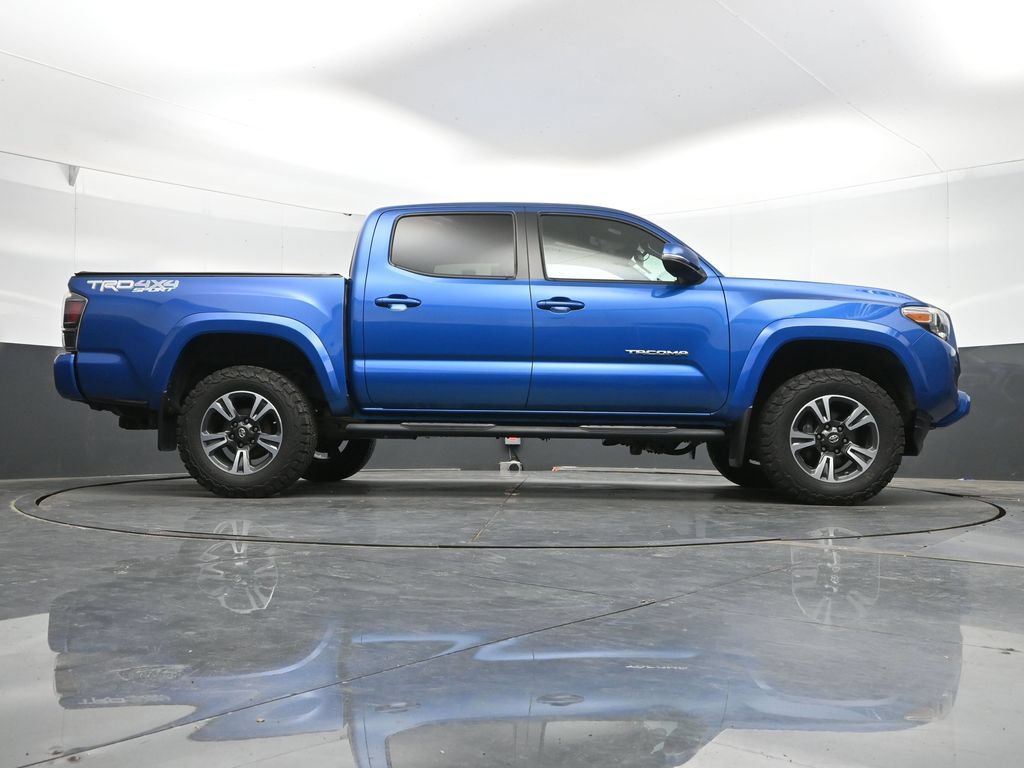Used 2018 Toyota Tacoma TRD Sport AWD/4WD image 42