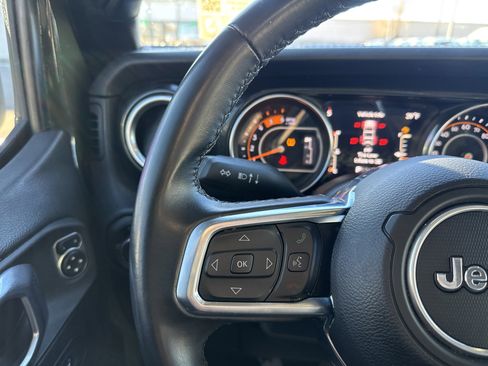 Used 2020 Jeep Wrangler Unlimited Sahara image 23