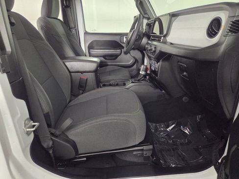 Certified 2025 Jeep Wrangler Sport image 31