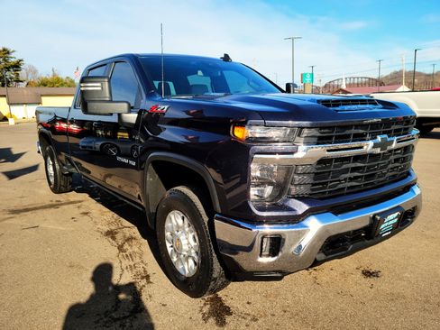 Used 2024 Chevrolet Silverado 2500 LT image 3