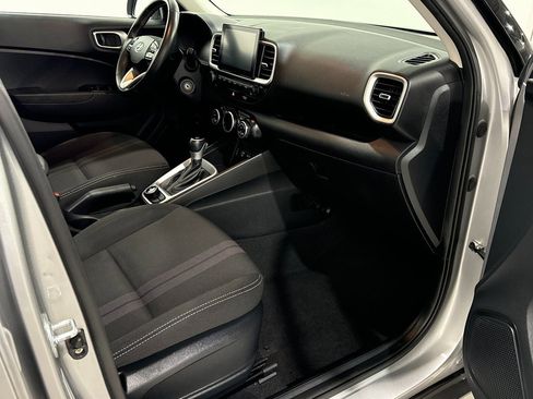 Used 2023 Hyundai Venue SEL image 21
