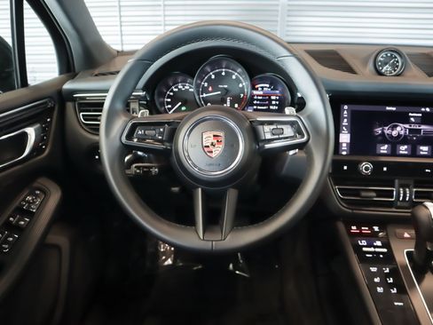 Used 2025 Porsche Macan image 16