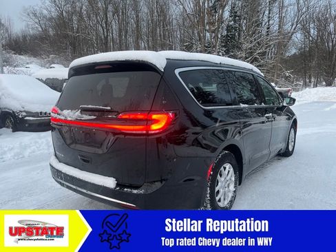 Used 2024 Chrysler Pacifica Touring-L image 3