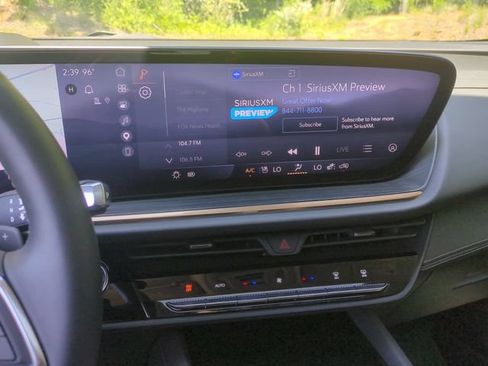 Used 2025 Buick Envision Avenir AWD/4WD image 35
