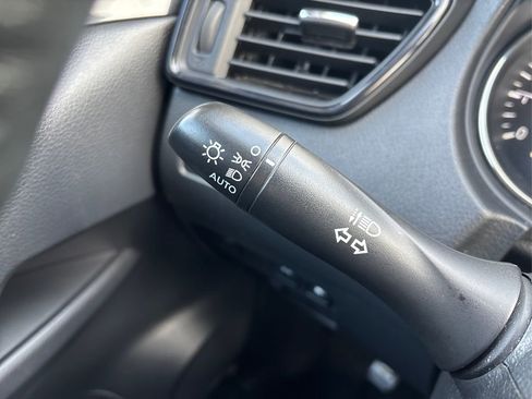 Used 2018 Nissan Rogue SV image 24