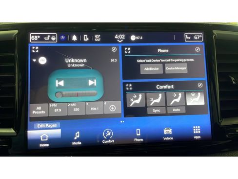 Used 2023 Chrysler Pacifica Touring FWD image 12