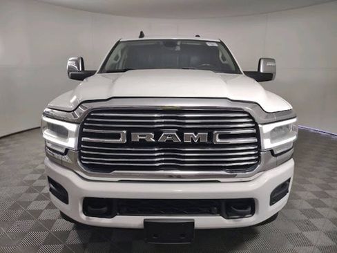 Used 2023 RAM 2500 Laramie AWD/4WD image 2