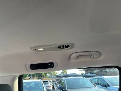 Used 2024 Chrysler Voyager LX FWD image 20