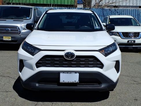 Used 2019 Toyota RAV4 LE image 2