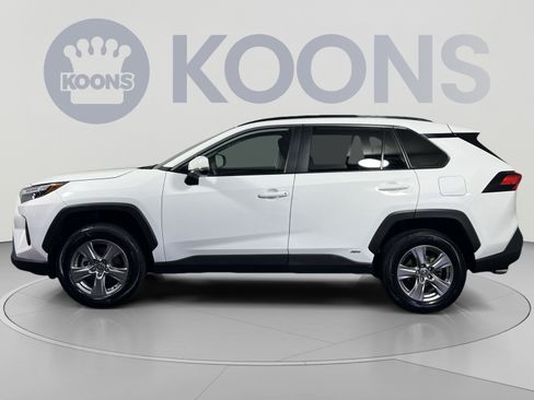 Used 2025 Toyota RAV4 XLE AWD/4WD image 2