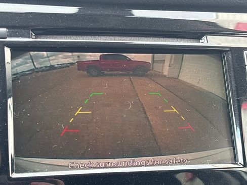 Used 2019 Nissan Rogue SV image 11