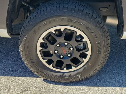Used 2025 Toyota Tacoma TRD Off-Road image 5