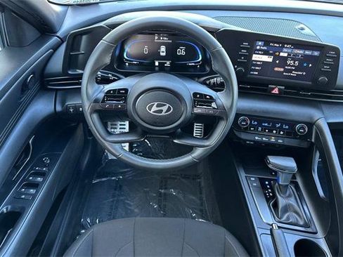 Certified 2025 Hyundai Elantra Sport image 15