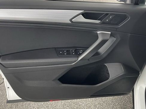 Used 2021 Volkswagen Tiguan SE R-Line image 34