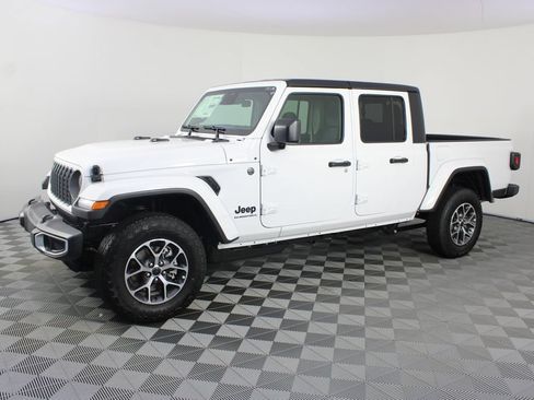 New 2026 Jeep Gladiator Sport AWD/4WD image 2