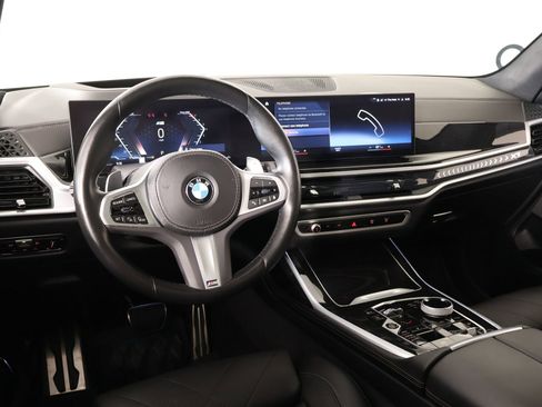 Used 2023 BMW X7 xDrive40i w/ M Sport Package image 2