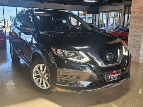 Used 2019 Nissan Rogue SV image 1