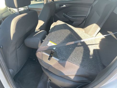 Used 2015 Ford Focus SE w/ SE Sport Package image 29