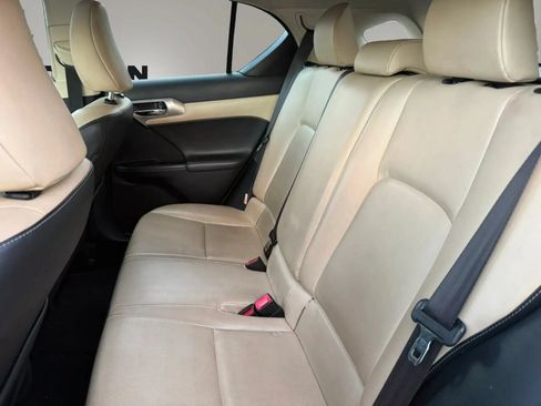 Used 2014 Lexus CT 200h FWD image 26