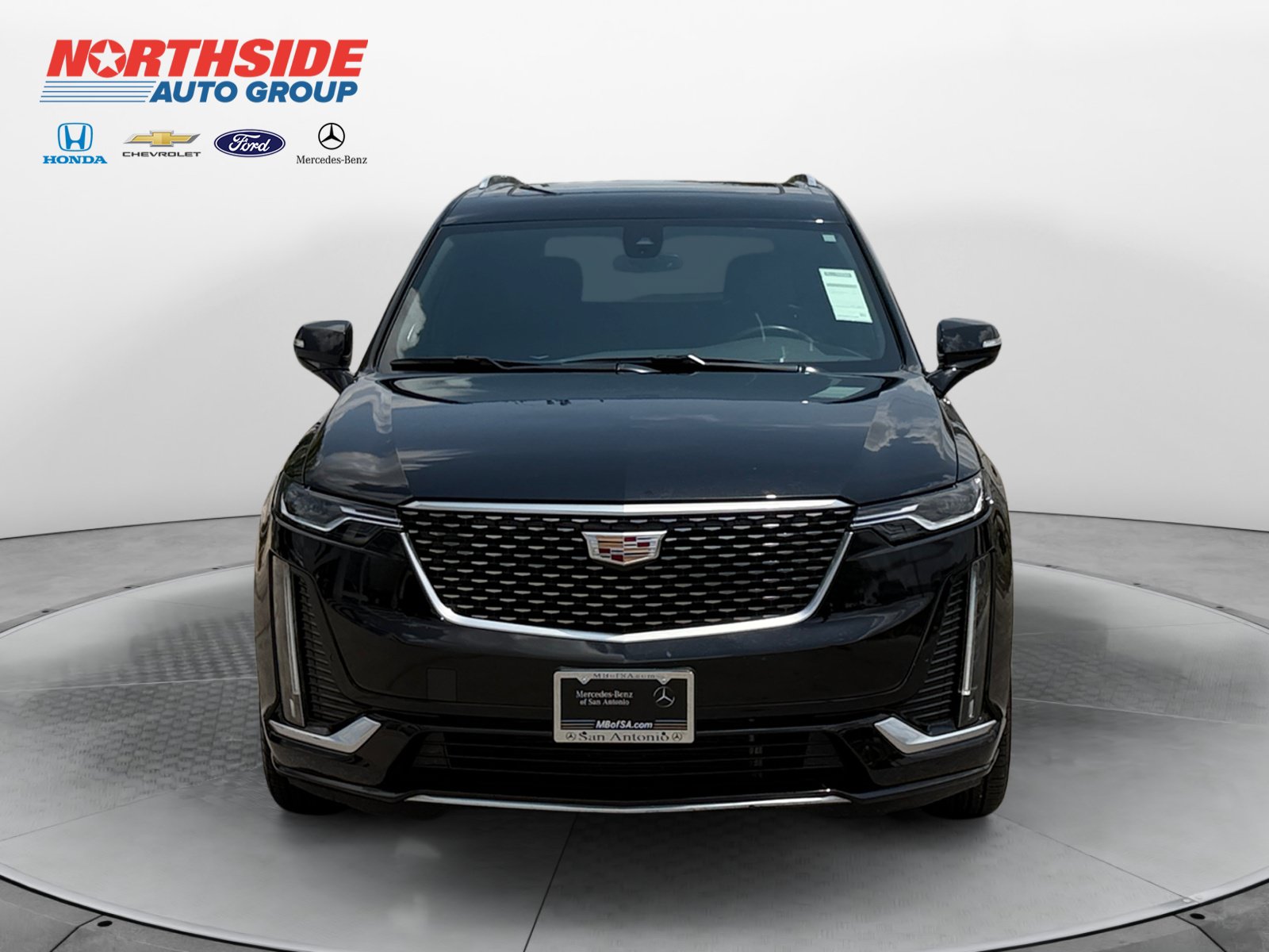 Used 2025 Cadillac XT6 Premium Luxury FWD image 2
