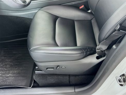 Used 2023 Tesla Model Y Long Range image 14