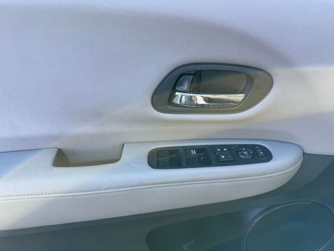 Used 2016 Honda HR-V LX image 15