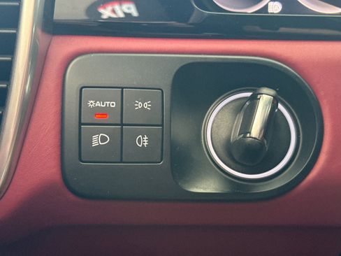 Certified 2023 Porsche Cayenne Platinum Edition image 23