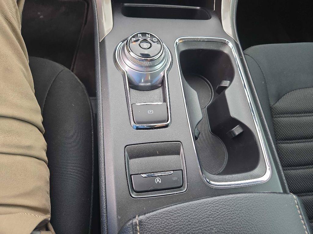 Used 2019 Ford Fusion SE FWD image 16