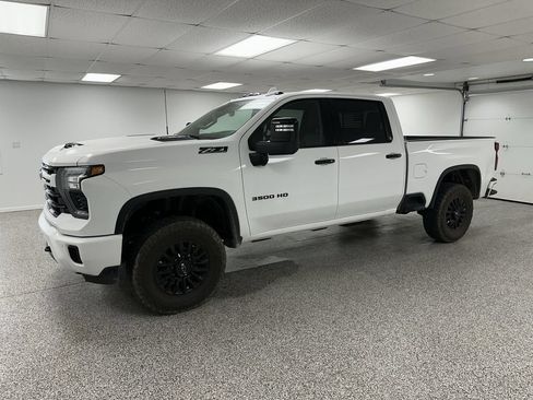 Used 2024 Chevrolet Silverado 3500 LTZ w/ LTZ Plus Package AWD/4WD image 4