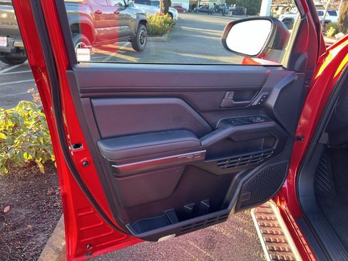 Used 2025 Toyota 4Runner TRD Off-Road Premium image 7