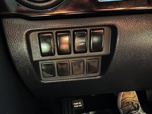 Used 2019 Nissan Titan SV image 25