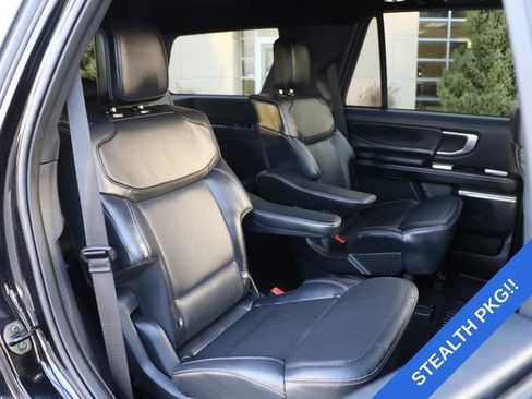 Used 2025 Ford Expedition Platinum w/ Stealth Appearance Package image 13