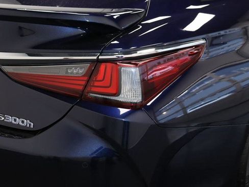 Used 2020 Lexus ES 300h w/ Accessory Package image 11