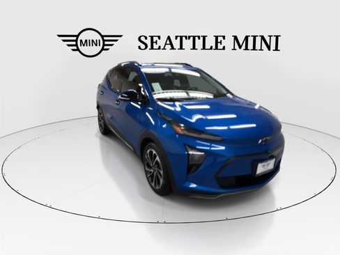 Used 2022 Chevrolet Bolt EUV Premier w/ Sun & Sound Package image 2