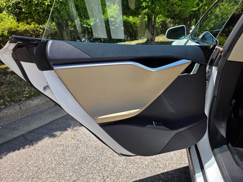 Used 2013 Tesla Model S image 21