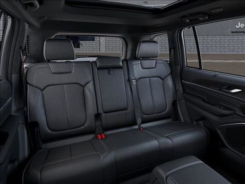 New 2025 Jeep Grand Cherokee Overland w/ Luxury Tech Group IV AWD/4WD image 15