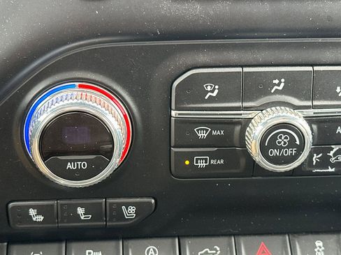 Used 2019 GMC Sierra 1500 SLT image 28