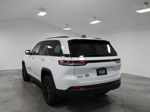 Used 2024 Jeep Grand Cherokee Altitude AWD/4WD image 7