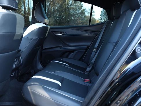 Used 2025 Toyota Camry SE image 12