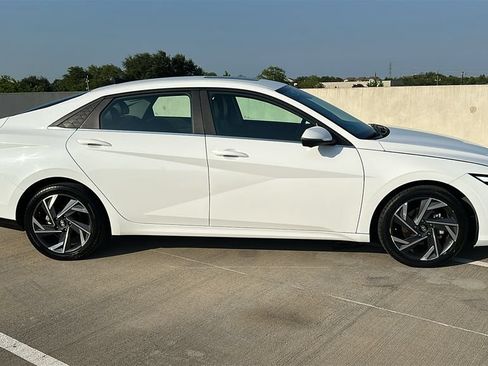 Used 2024 Hyundai Elantra Limited FWD image 14
