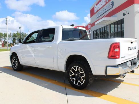 Used 2025 RAM 1500 Laramie AWD/4WD image 3