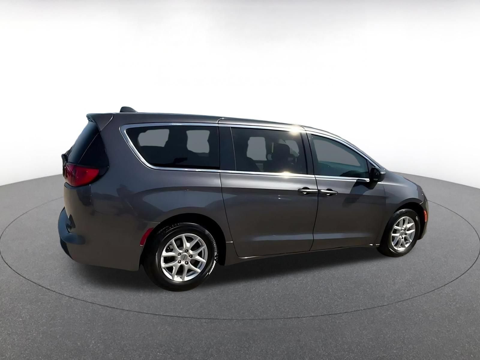 Used 2023 Chrysler Voyager LX FWD image 14